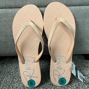 Women’s Roxy Pink Flip Flops Size 8